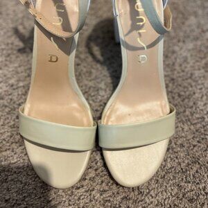 UNISA Tan & White Heel Sandals SZ 6M